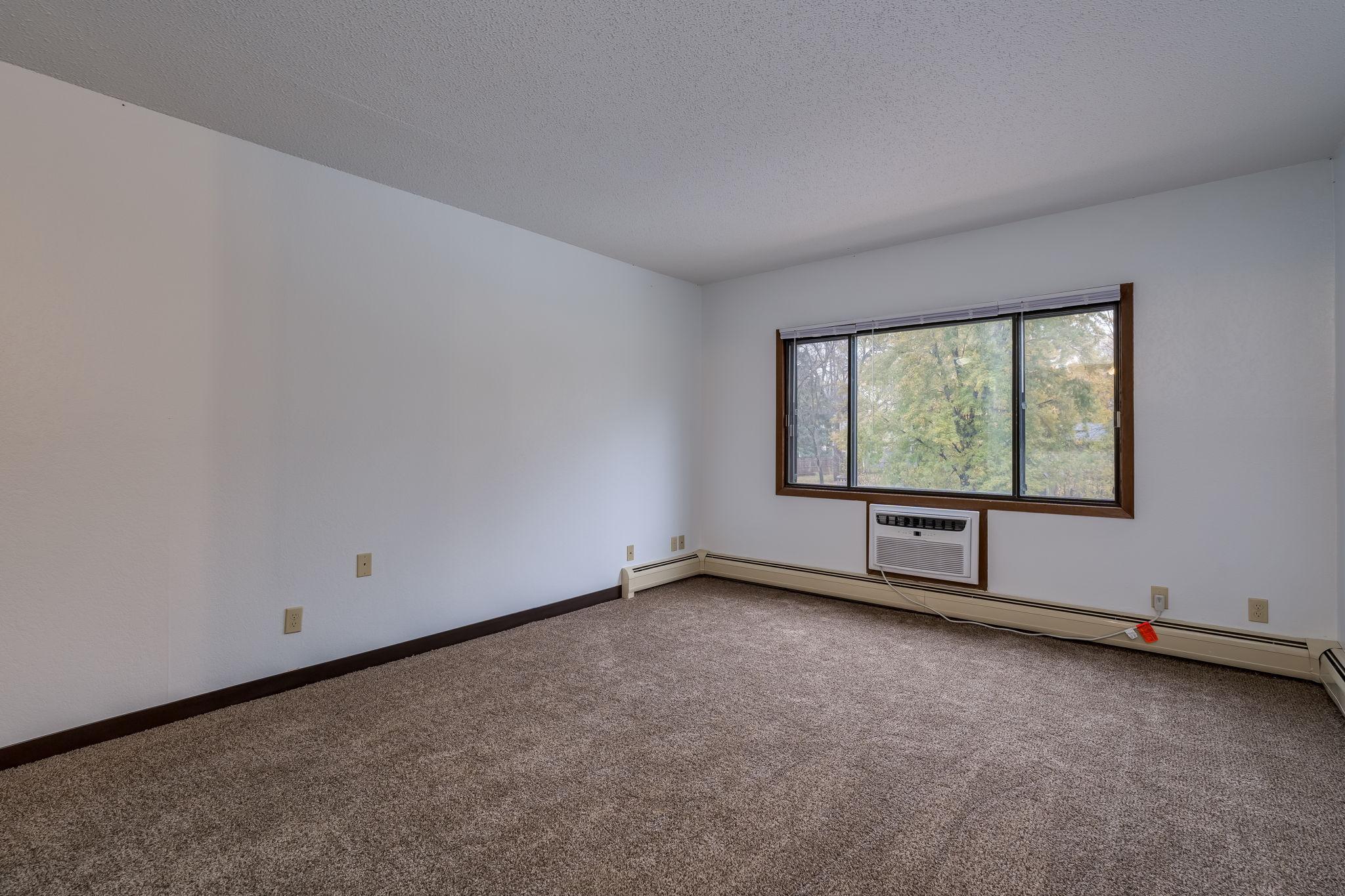 24-web-or-mls-3200-maple-ave.jpg