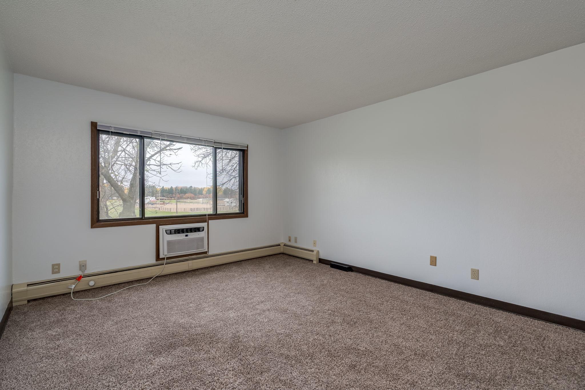34-web-or-mls-3200-maple-ave.jpg