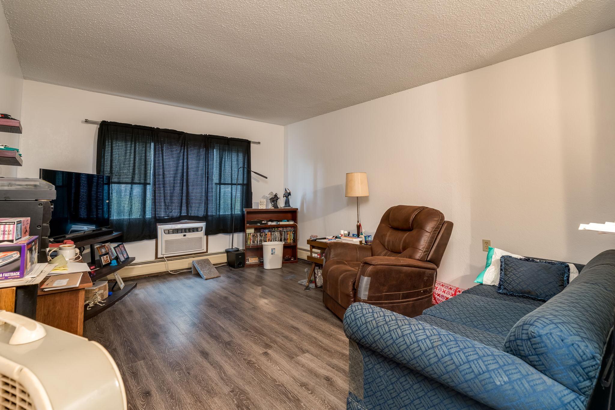 12-web-or-mls-3200-maple-ave.jpg