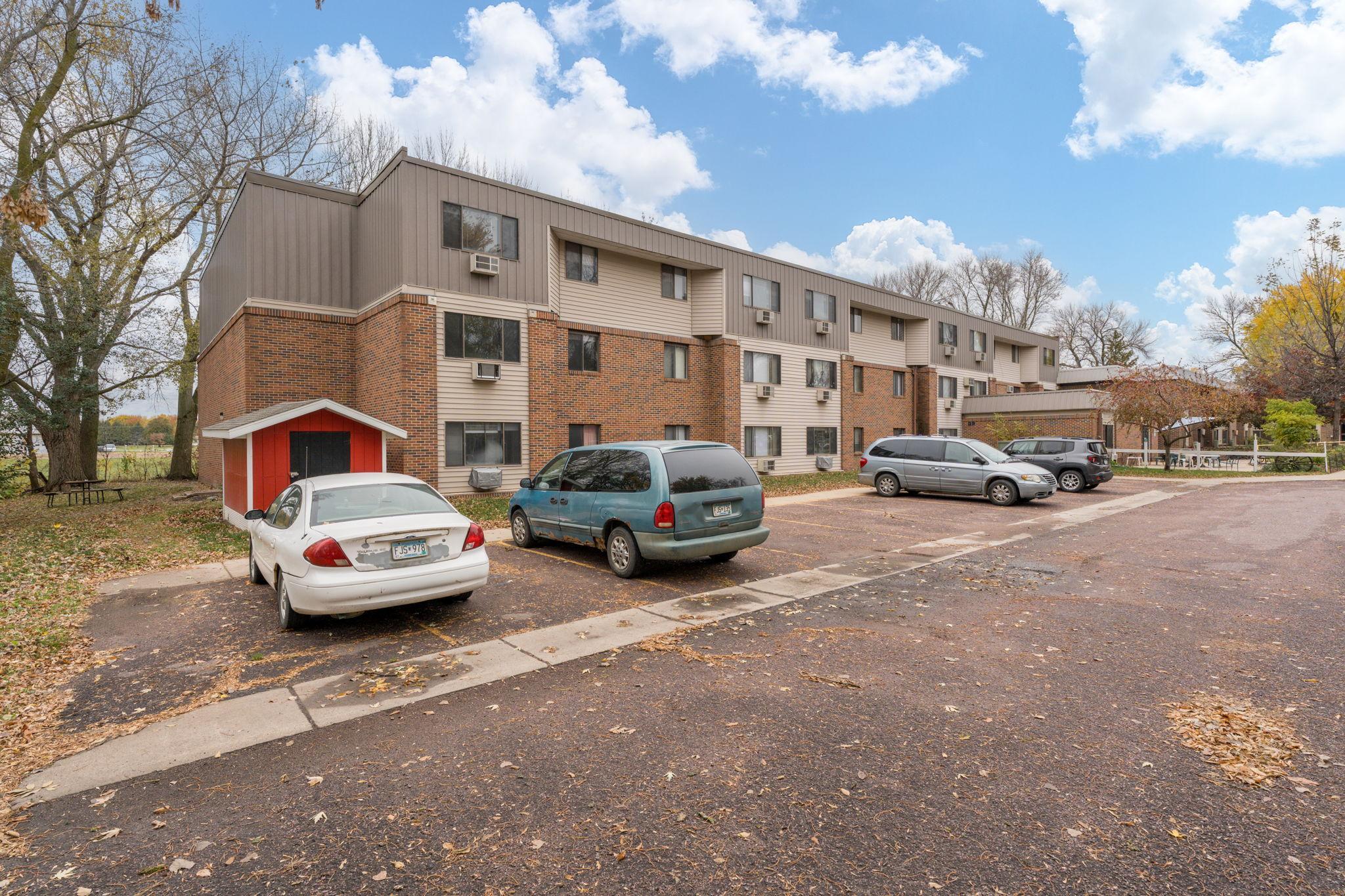 2-web-or-mls-3200-maple-ave.jpg