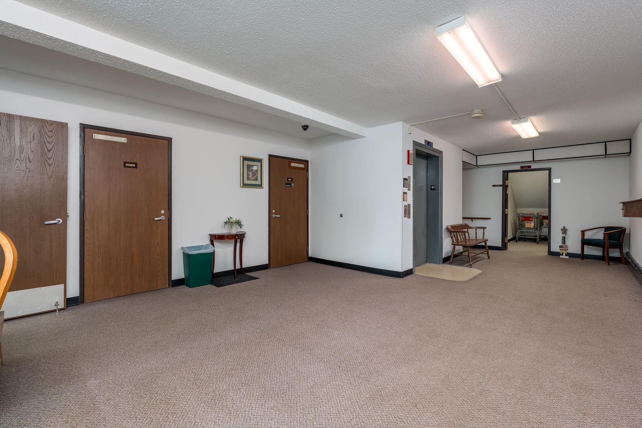 10-web-or-mls-3200-maple-ave.jpg