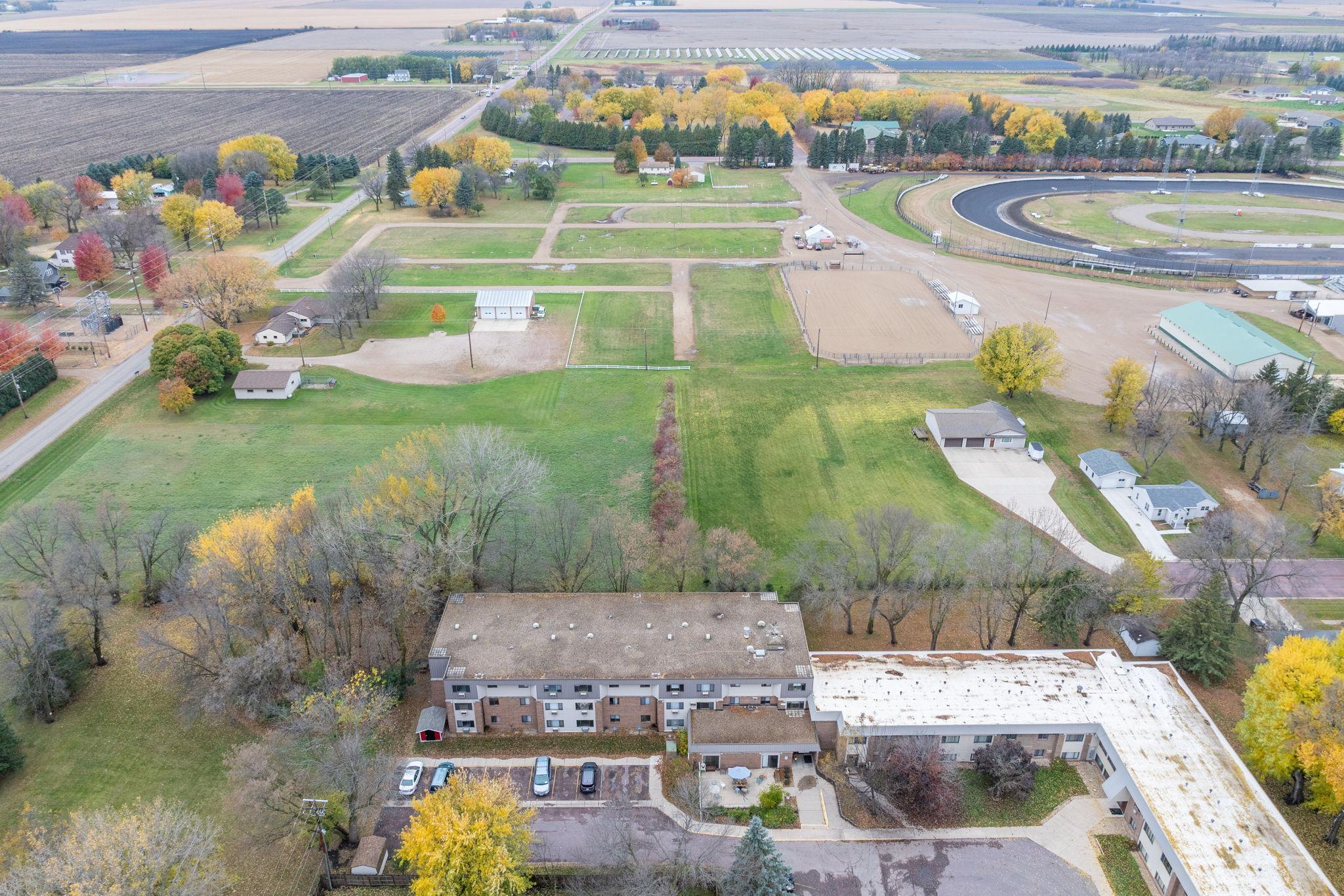 73-web-or-mls-3200-maple-ave.jpg