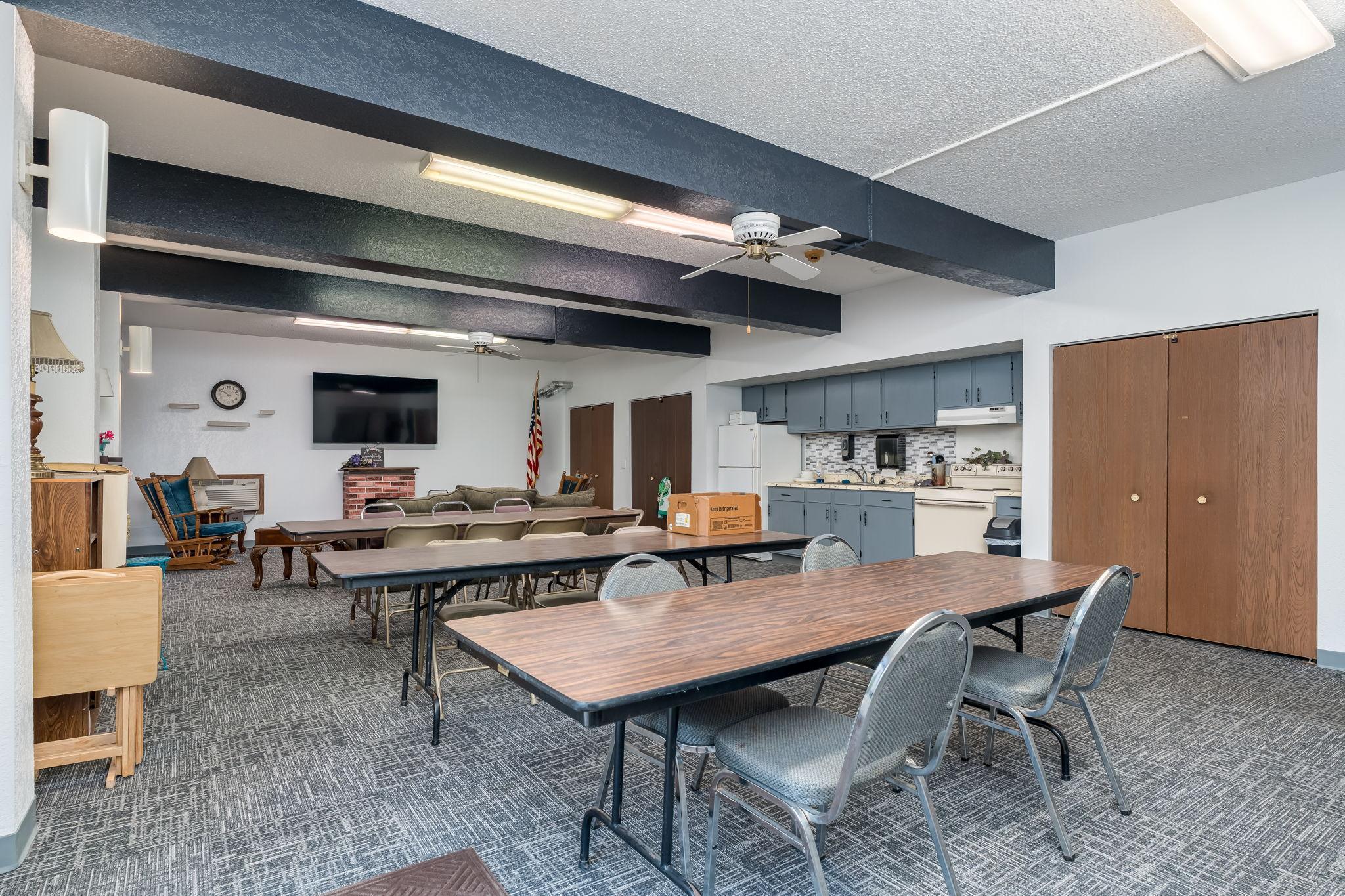 7-web-or-mls-3200-maple-ave.jpg