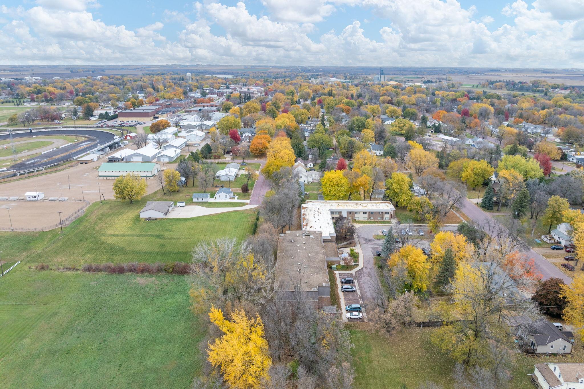 66-web-or-mls-3200-maple-ave.jpg