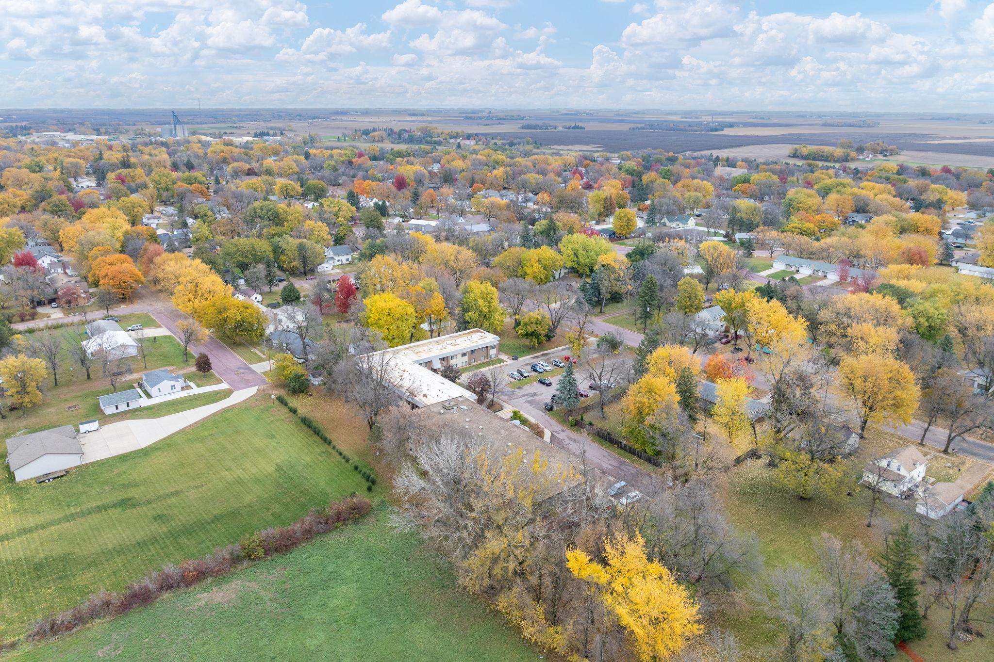 67-web-or-mls-3200-maple-ave.jpg