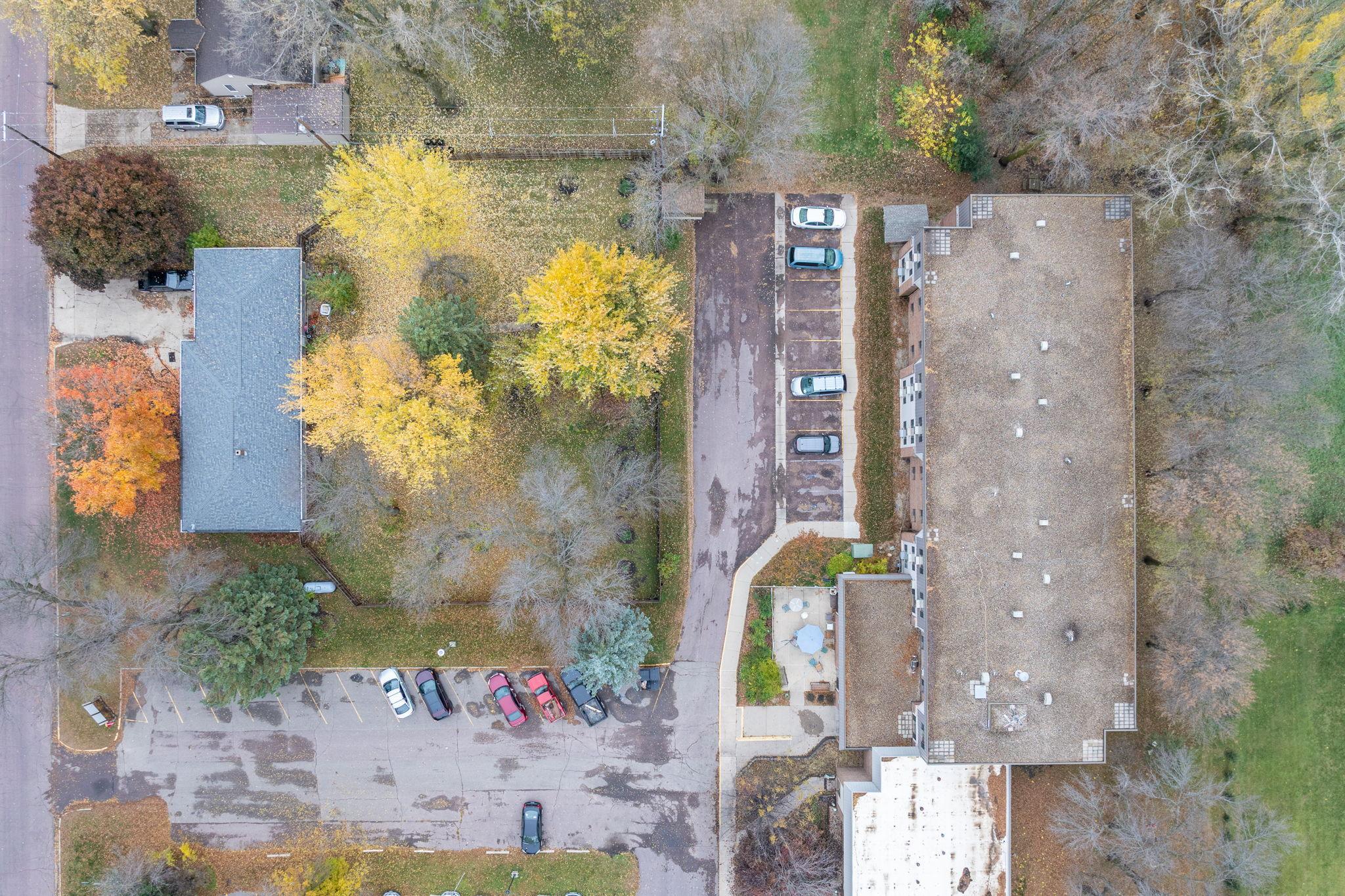 71-web-or-mls-3200-maple-ave.jpg