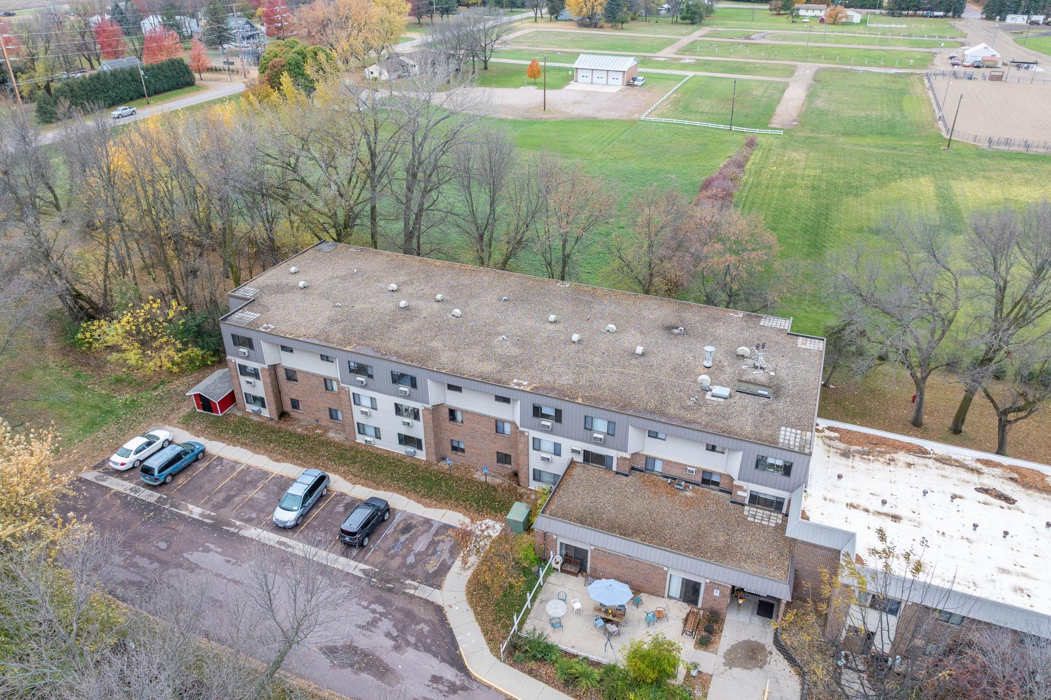 63-web-or-mls-3200-maple-ave.jpg