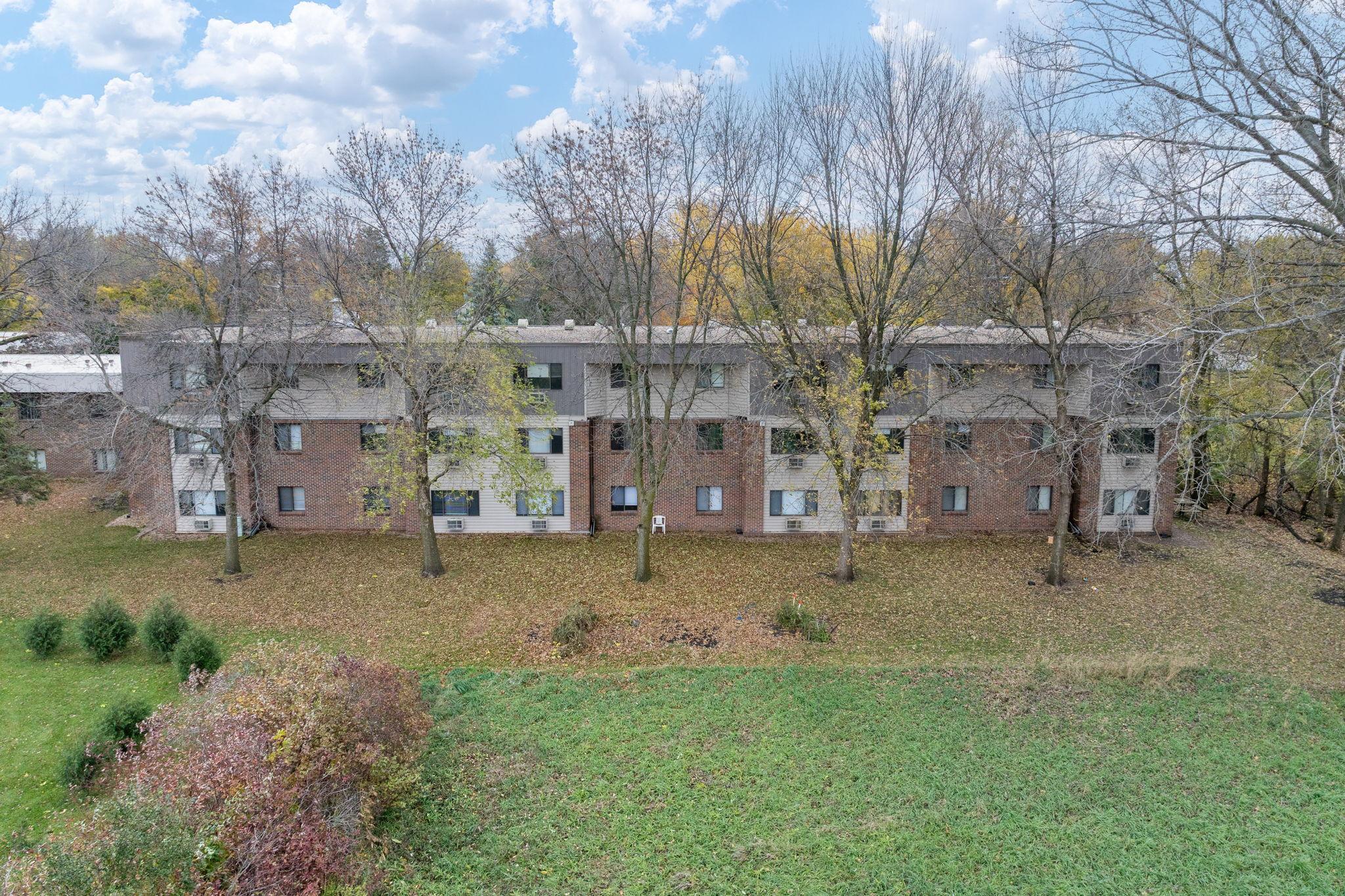 74-web-or-mls-3200-maple-ave.jpg
