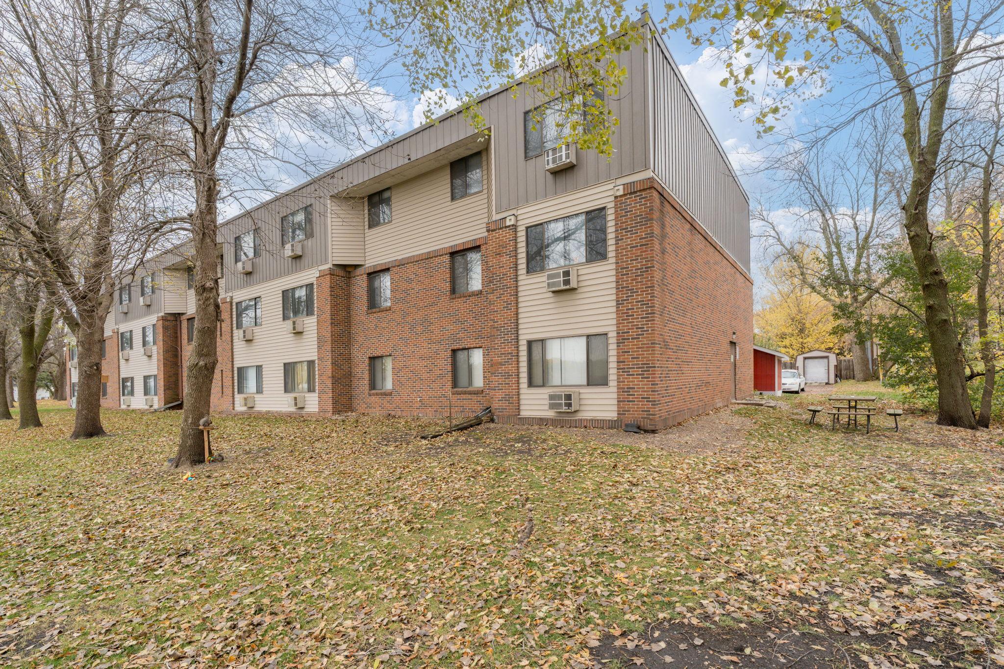 57-web-or-mls-3200-maple-ave.jpg