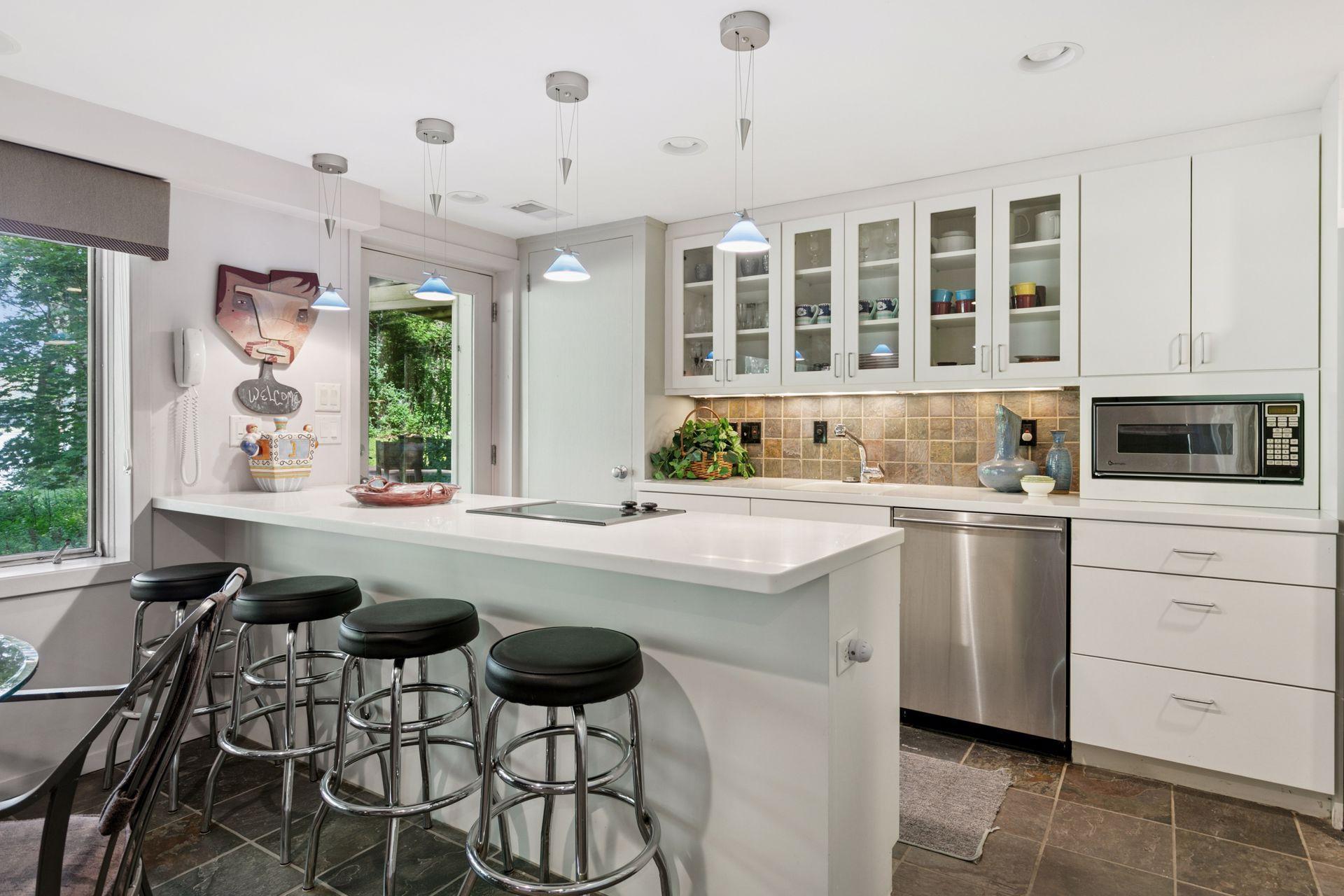 Induction cooktop on center island.