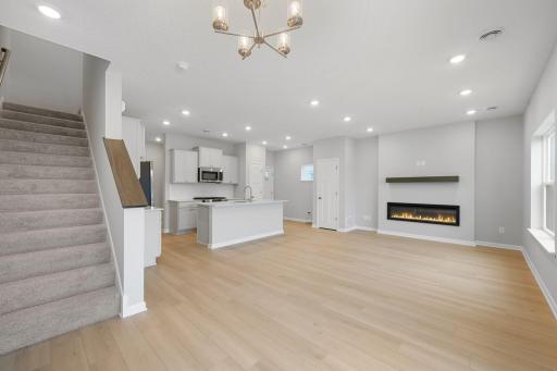 Welcome to this open concept main level living