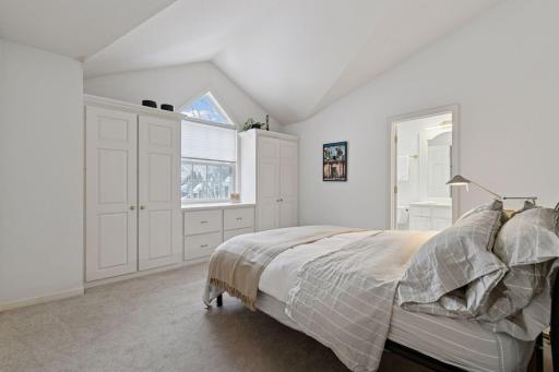 103 Edgewood Court, Wayzata, MN 55391