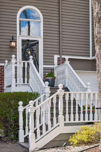 103 Edgewood Court, Wayzata, MN 55391