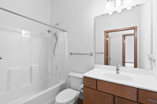 Main level full bath