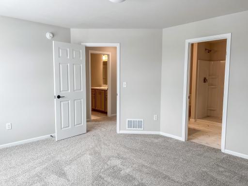 6722 Meadow View Drive S, Fargo, ND 58104