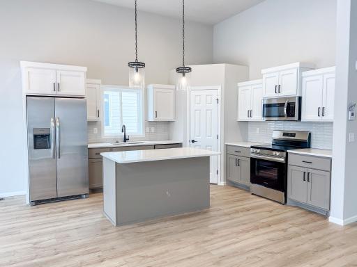 6722 Meadow View Drive S, Fargo, ND 58104