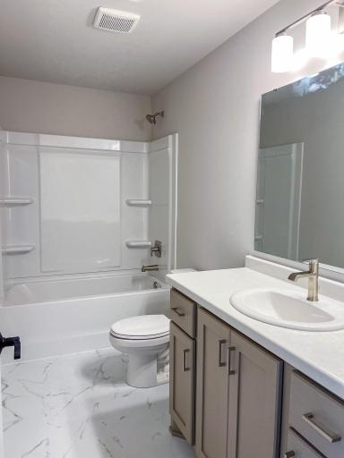 6722 Meadow View Drive S, Fargo, ND 58104