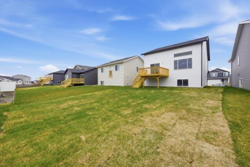 6722 Meadow View Drive S, Fargo, ND 58104