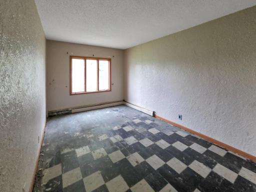 939 Duluth Avenue N, Thief River Falls, MN 56701