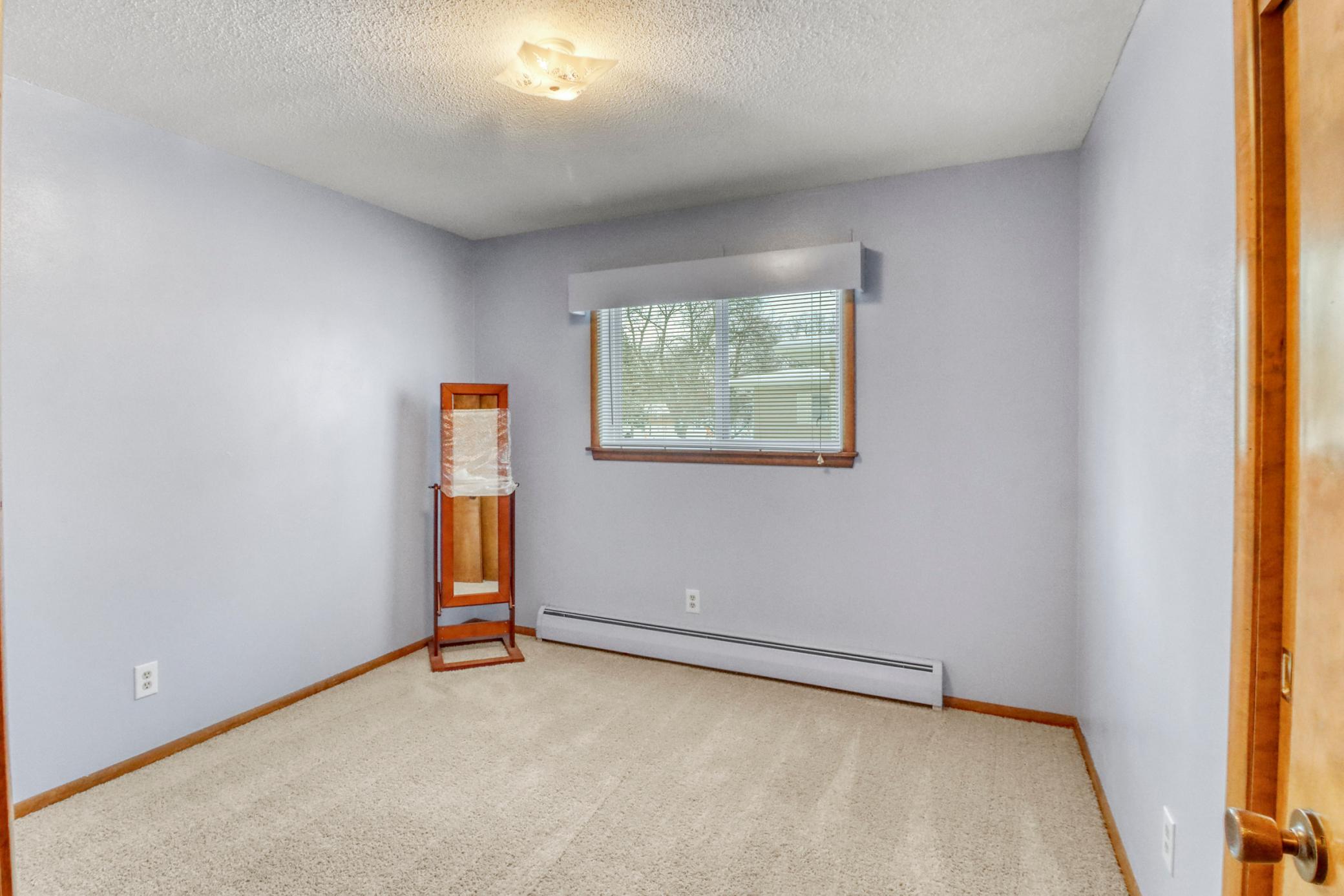 Bedroom2_1-3264.JPG