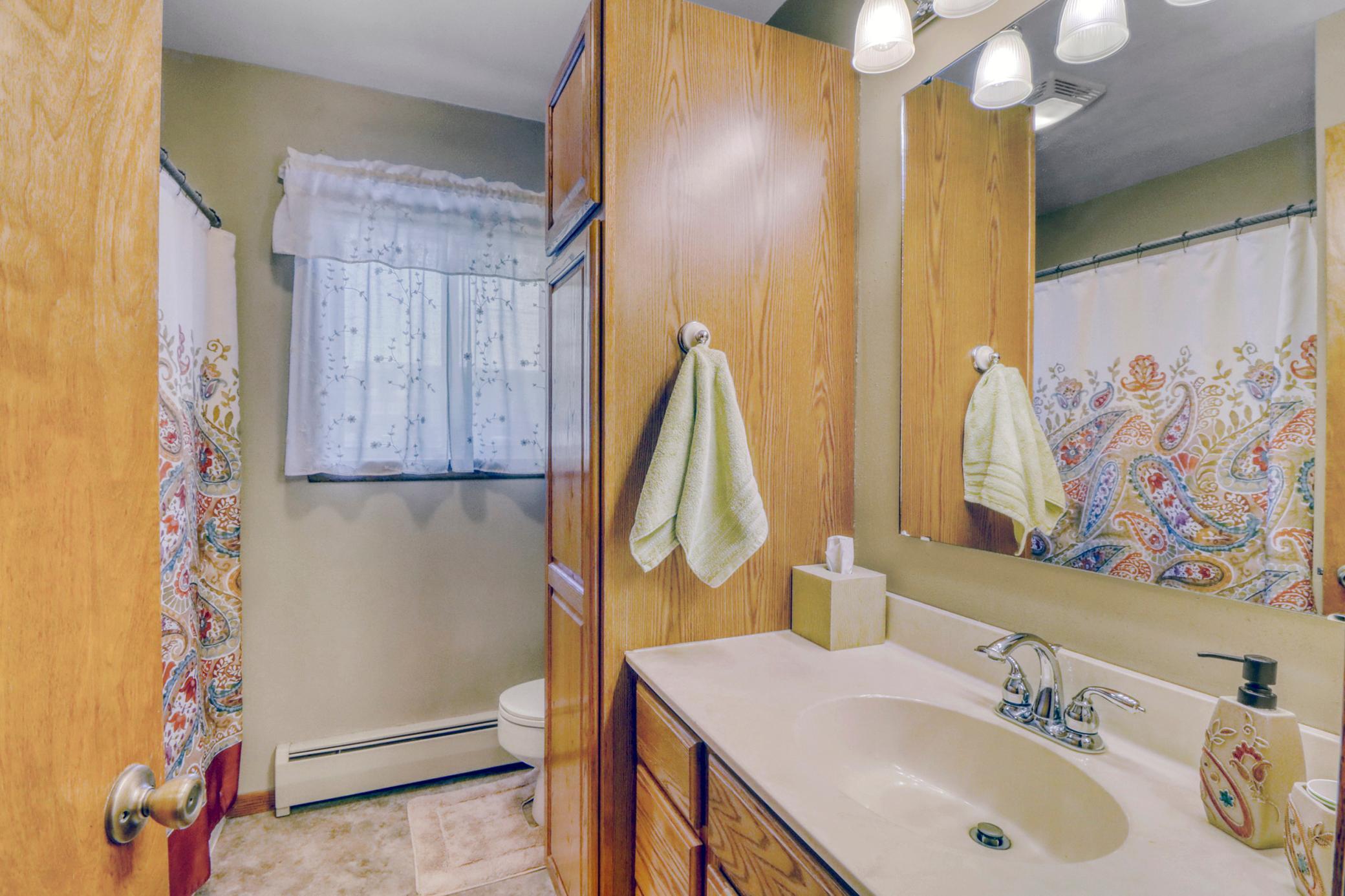 Bathroom1_1-3264.JPG