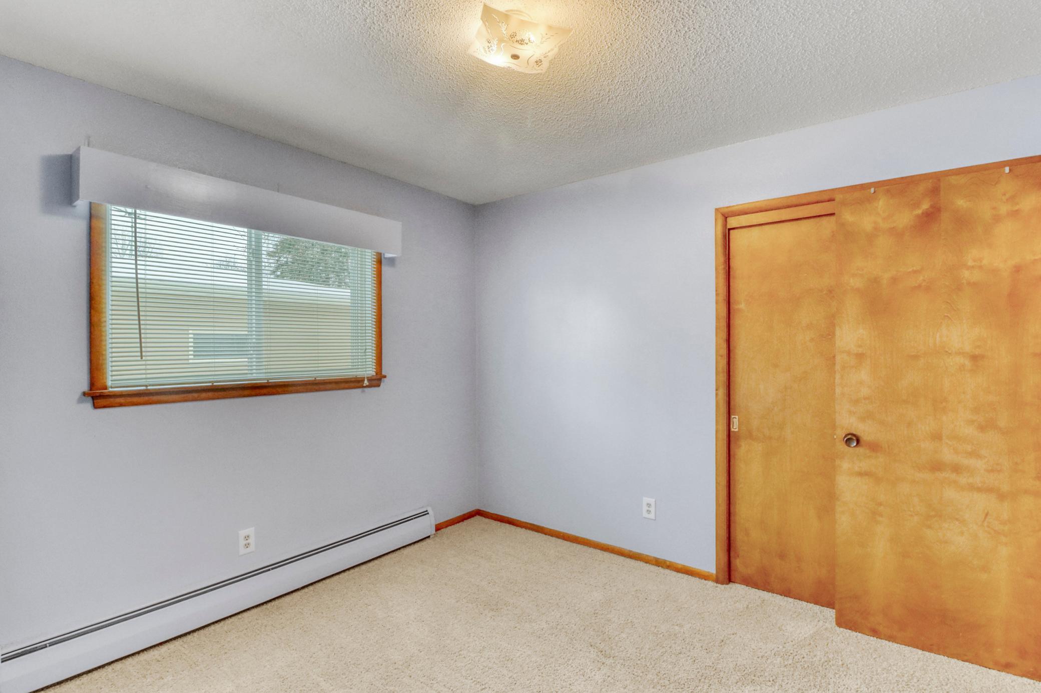 Bedroom2_2-3264.JPG