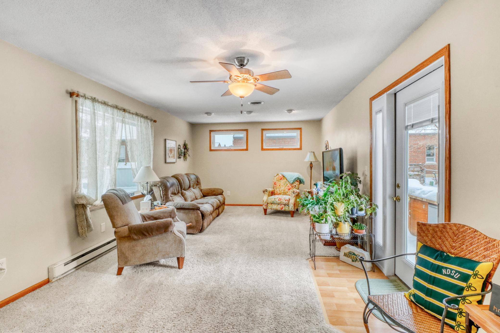 Familyroom1_3-3264.JPG