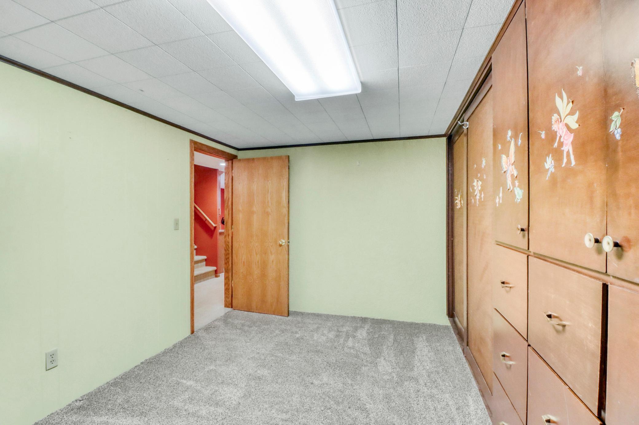 Basement Room1_2-3264.JPG