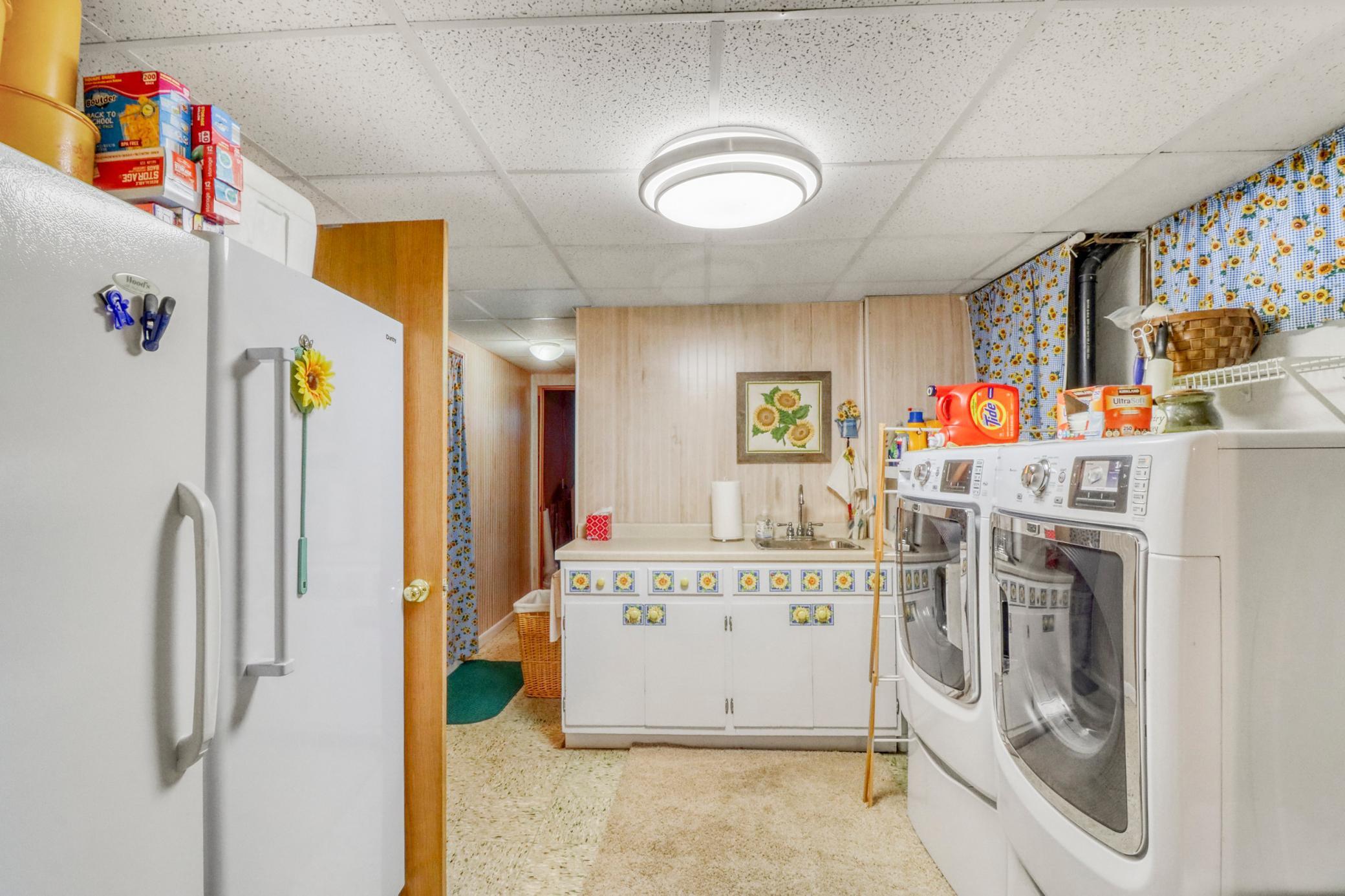 Basement Laundry1_2-3264.JPG