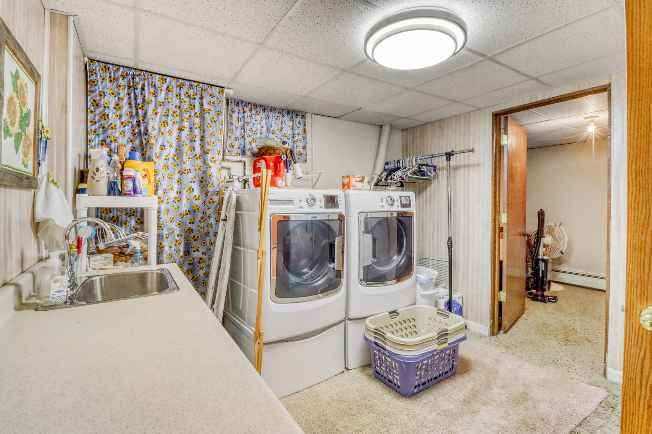 Basement Laundry1_1-3264.JPG