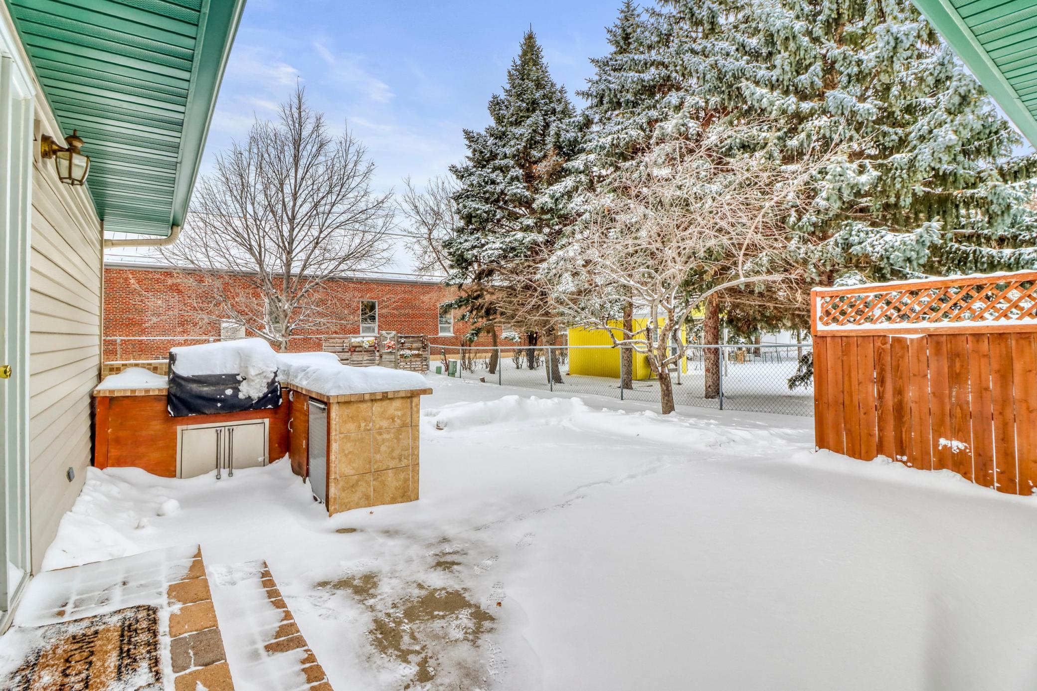 Backyard Patio1_0-3264.JPG