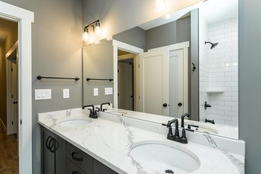 4980 Royal Oaks Circle SW, Rochester, MN 55902