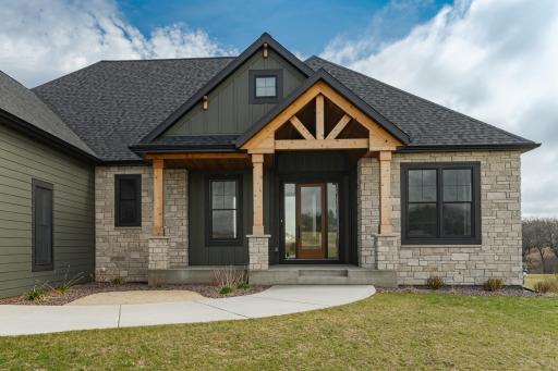 4980 Royal Oaks Circle SW, Rochester, MN 55902