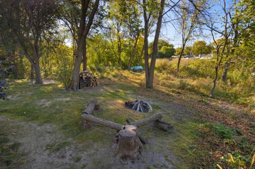 Feels like your up north with expansive wooded space, bonfire pit and path leading to Duck Lake.