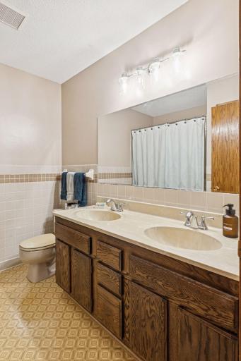 6065 263rd Street - Spacecrafting - 0021.jpg