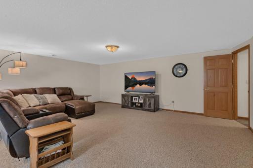 125 Meadow Lane, New London, MN 56273