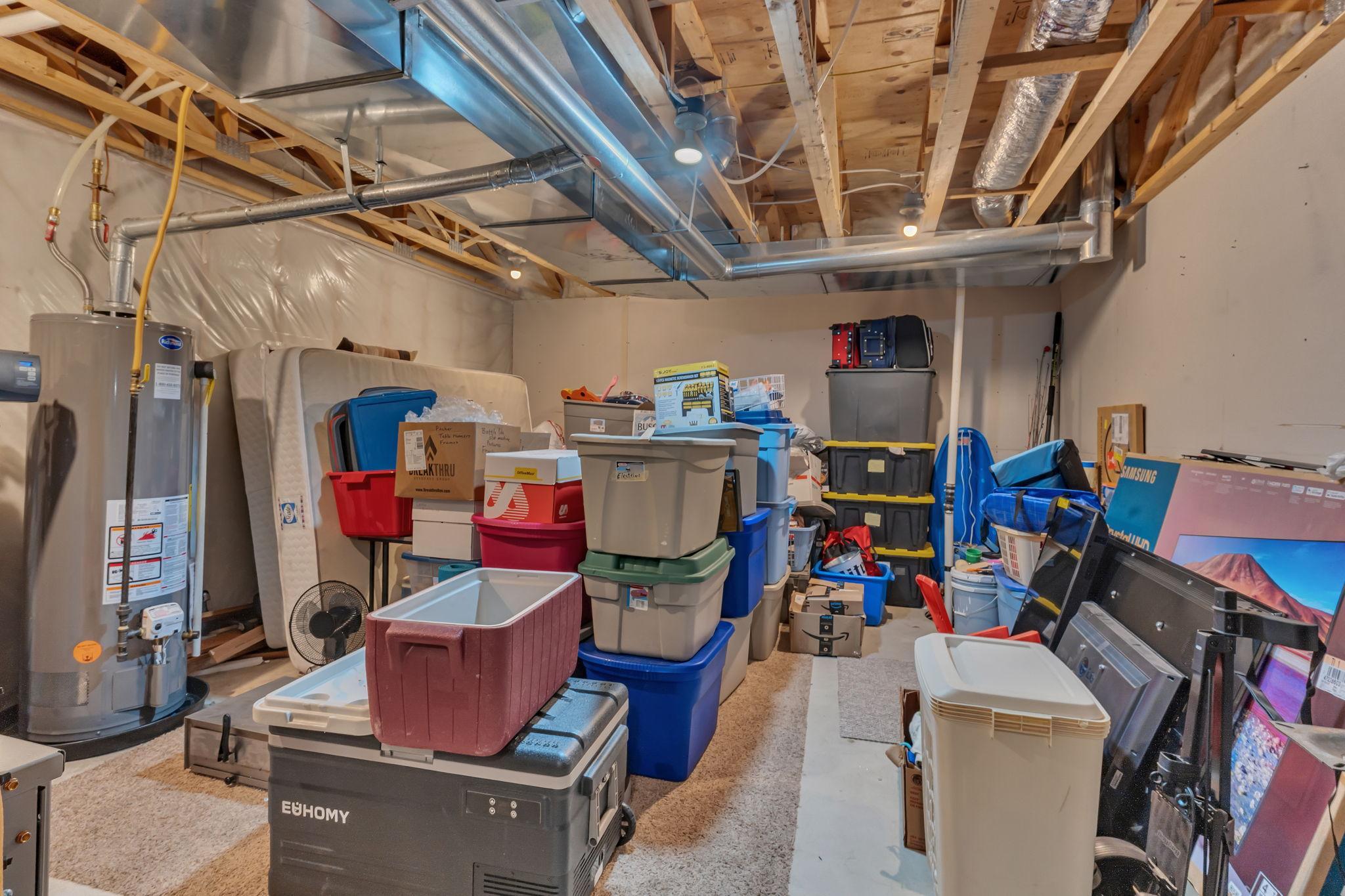 Huge storage/utiity room!!