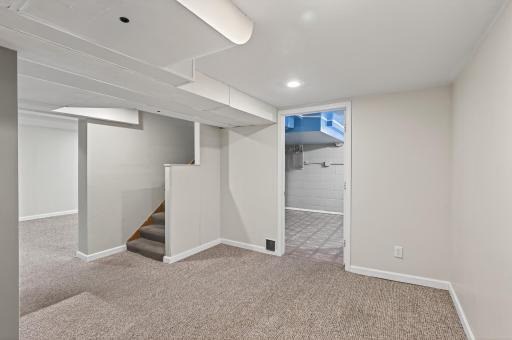 1172 Ottawa Avenue, West Saint Paul, MN 55118