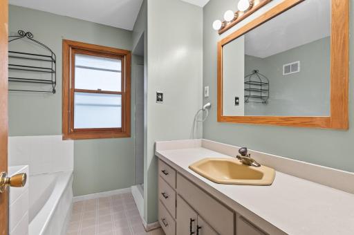 1172 Ottawa Avenue, West Saint Paul, MN 55118