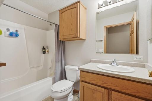 Full bath in the upper level