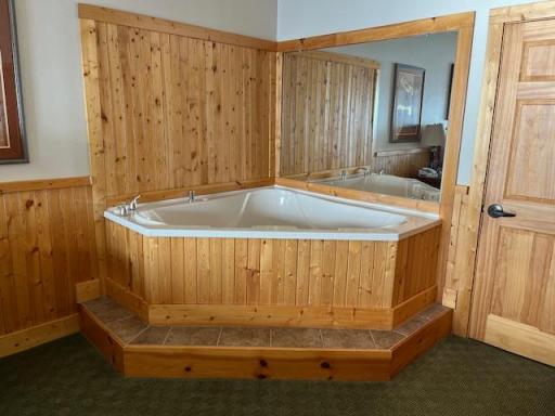 Primary Jacuzzi.jpg