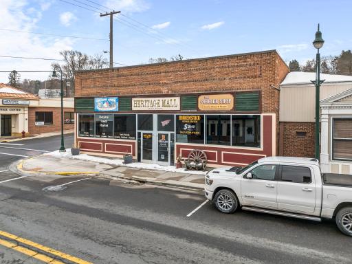 61-web-or-mls-132 S Washington St-276.jpg