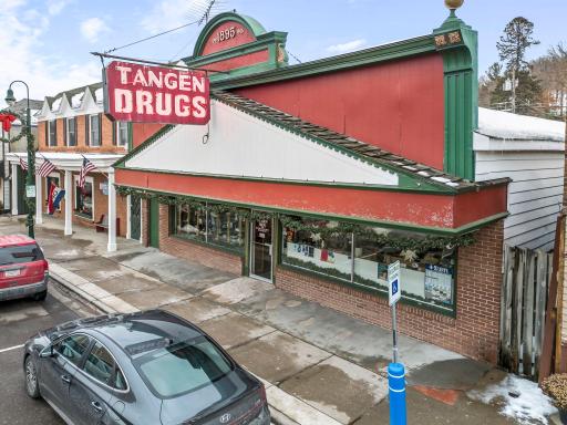 69-web-or-mls-132 S Washington St-300.jpg