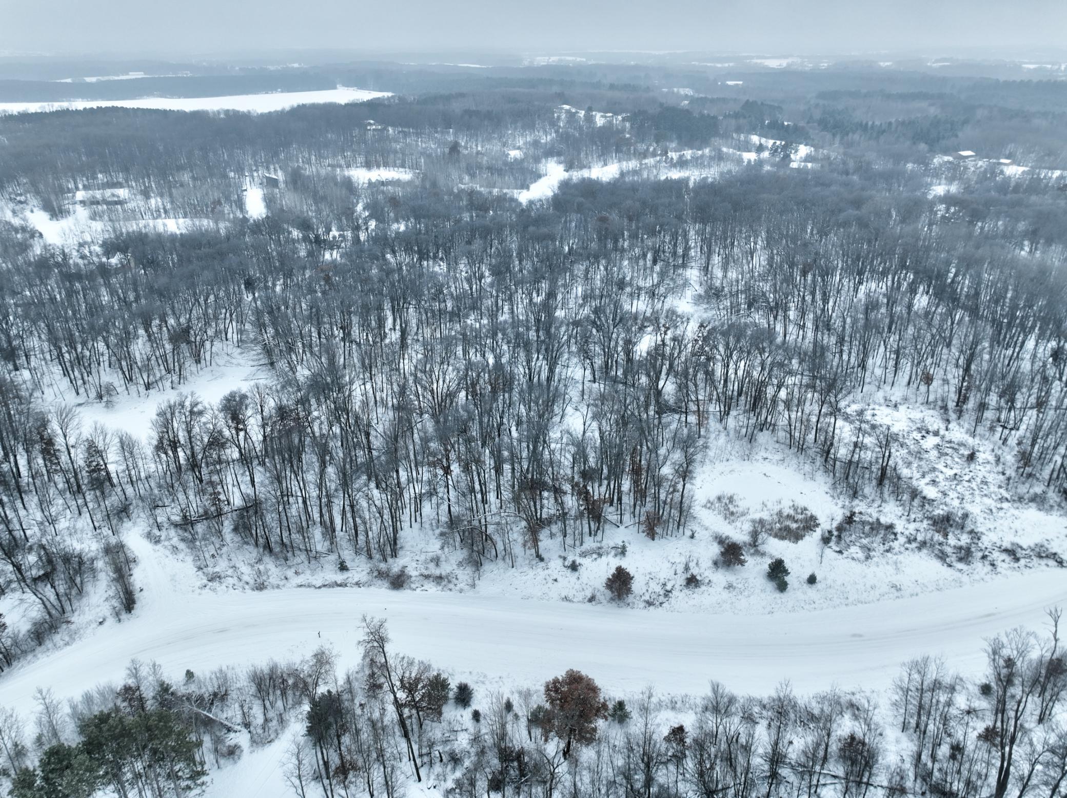 A short drive to Hudson, Stillwater, and the Twin Cities, you’ll appreciate both easy lake access and everyday convenience.