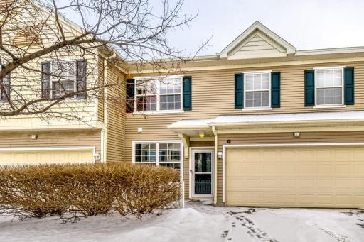 Welcome to this 2 bed, 2 bath townhome in the highly sought after Club West neighborhood in Blaine!