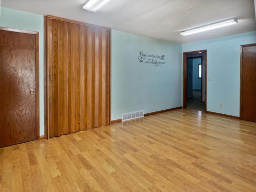 413 N 1st Avenue W, Truman, MN 56088