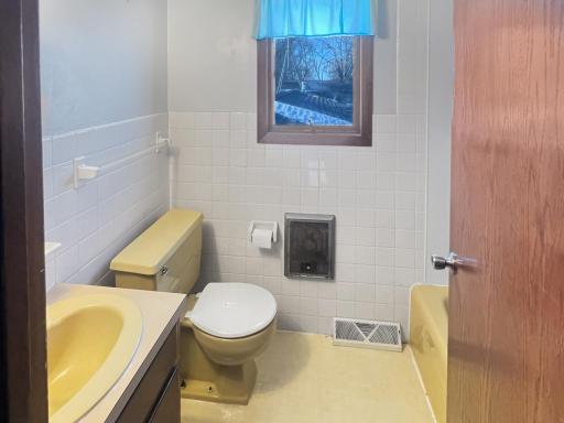 413 N 1st Avenue W, Truman, MN 56088