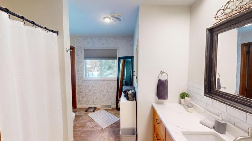 Upper level full bath