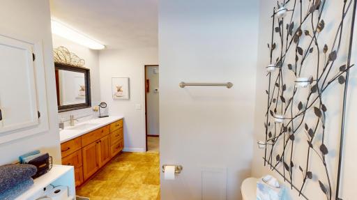 Upper level full bath