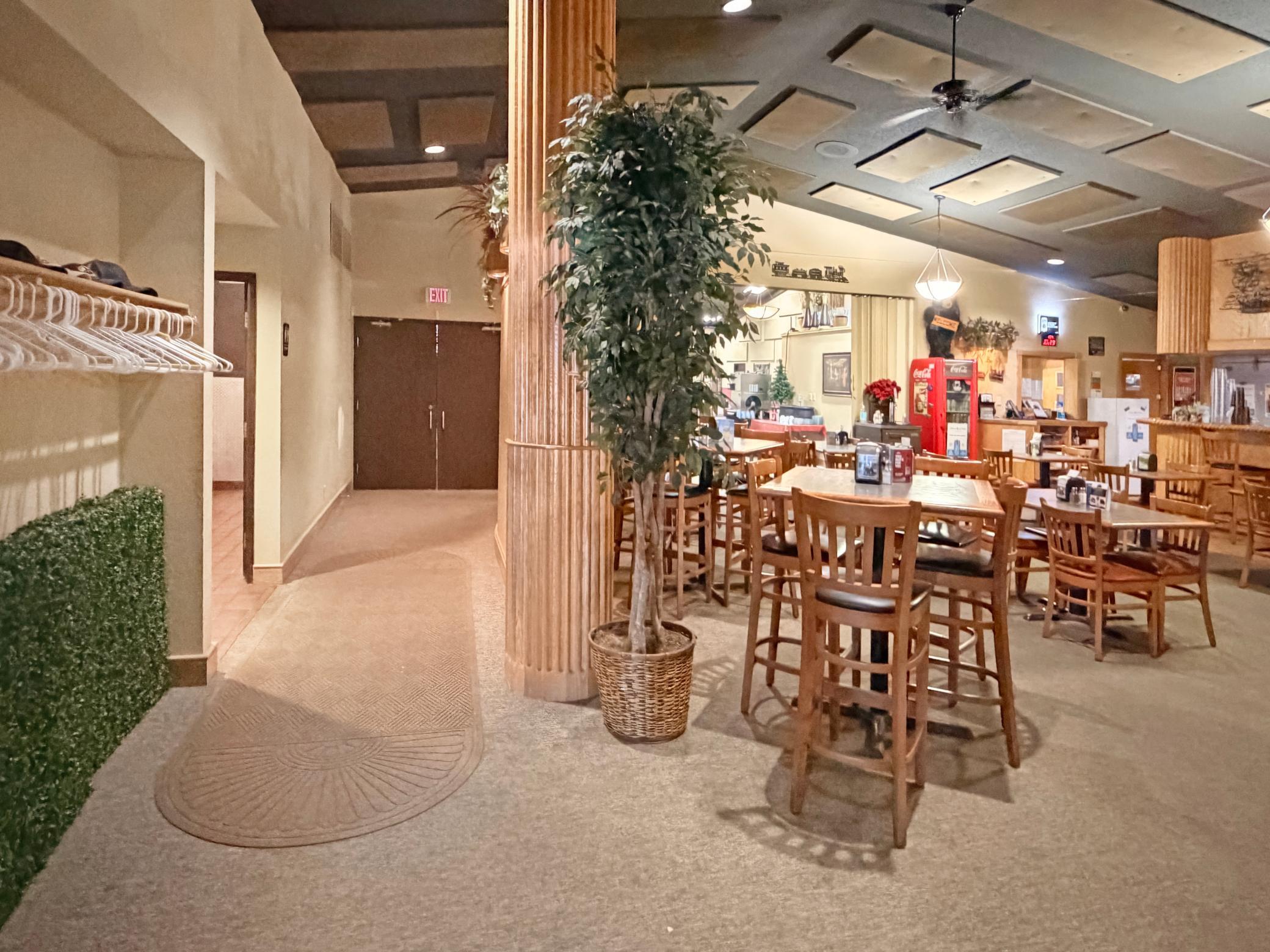 Restaurant/bar area transitions nicely to the banquet hall